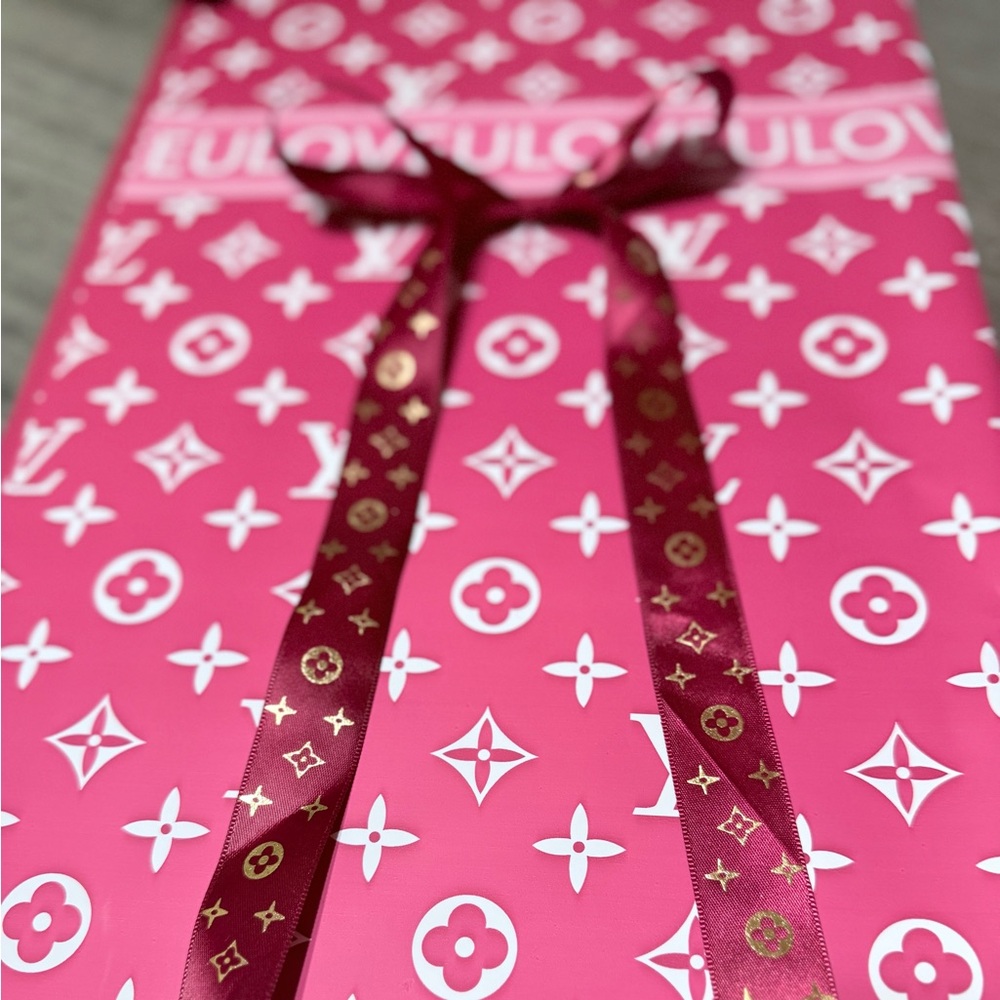 Luxury Floral Wrapping Set – 20 Gold Print Sheets + 5 Yards Ribbon”